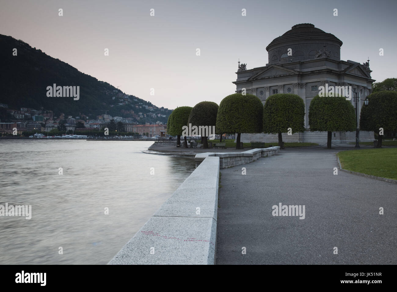 Italien, Lombardei, Seen, Comer See, Como, Tempio Voltiano, Museum, Como geborene Alessandro Volta, Erfinder der elektrischen Batterie, dawn Stockfoto