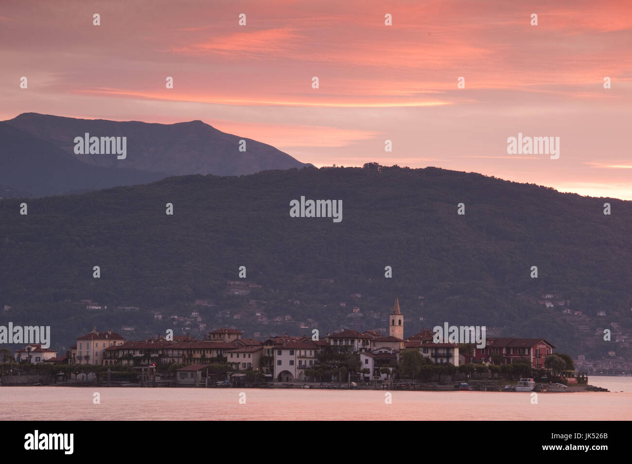 Italien, Piemont, Lago Maggiore, Stresa, die Borromäischen Inseln, Isola Superiore O Dei Pescatori, dawn Stockfoto