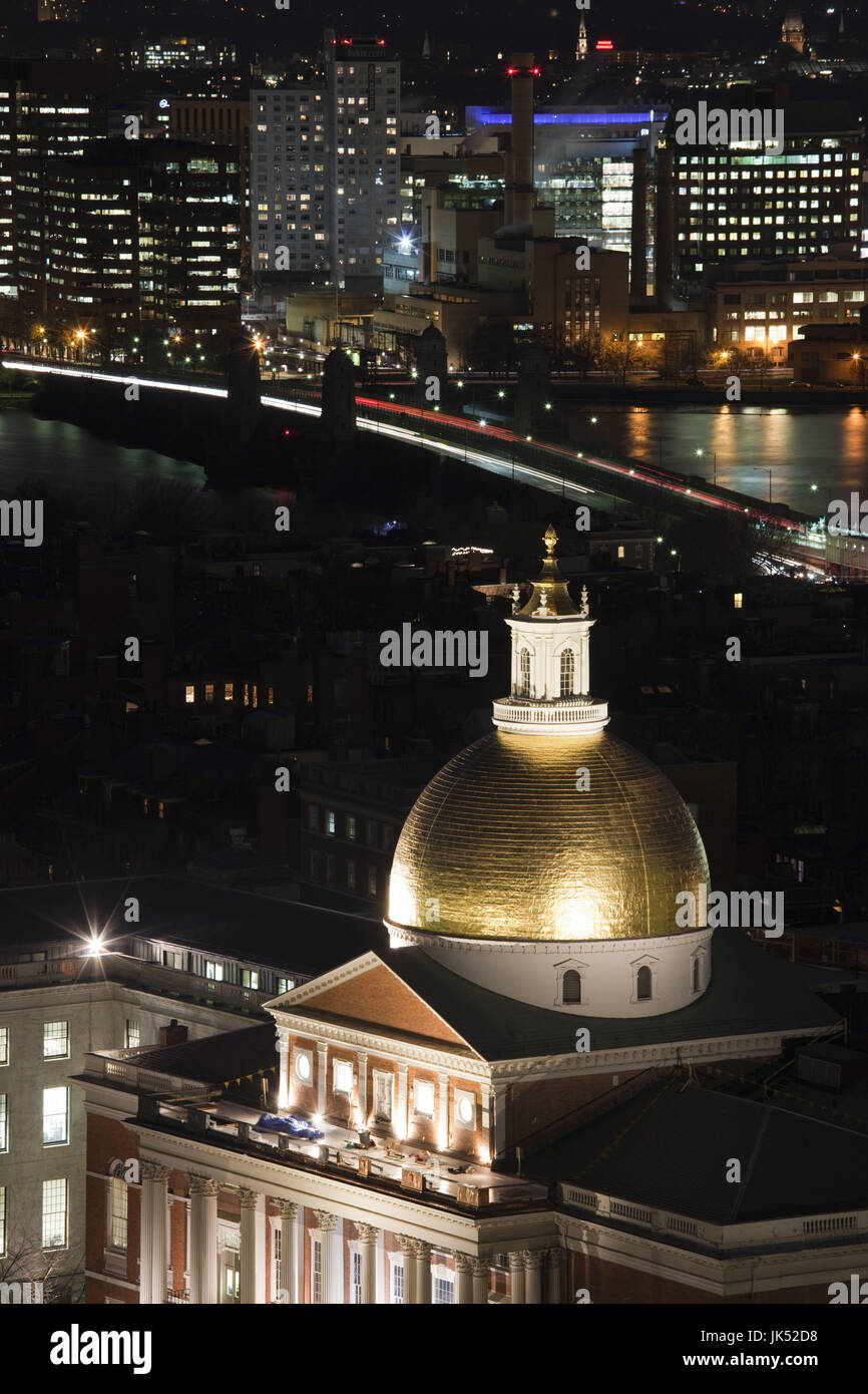 USA, Massachusetts, Boston, Massachusetts State House, Charles River und Longfellow Bridge, erhöhte Ansicht, Abend Stockfoto