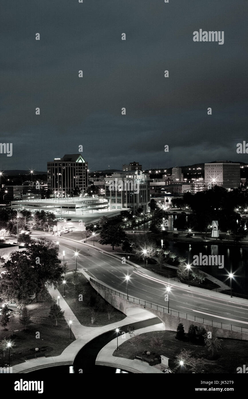 USA, Alabama, Huntsville, hoher Winkel Stadtansicht von Big Spring Park, Dämmerung Stockfoto