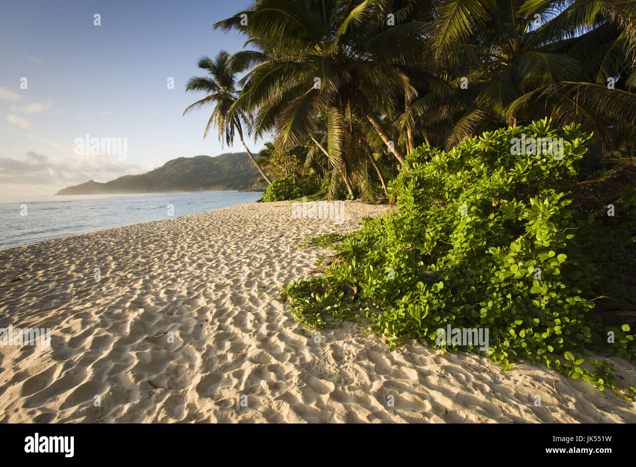 Seychellen, Mahe Island, Strand Anse Marie-Louise, dawn Stockfoto