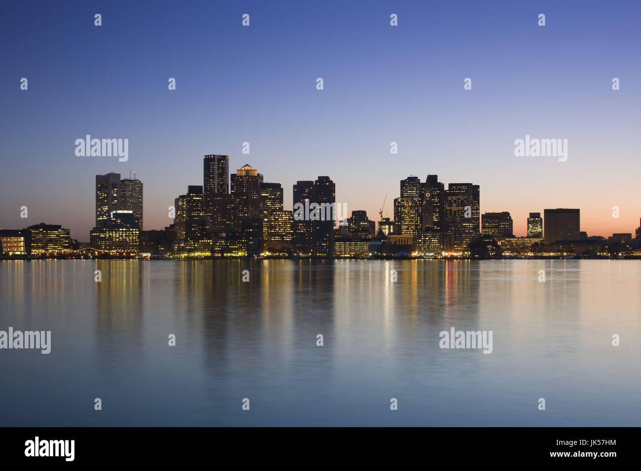 Abenddämmerung Financial District von East Boston, Boston, Massachusetts, USA Stockfoto