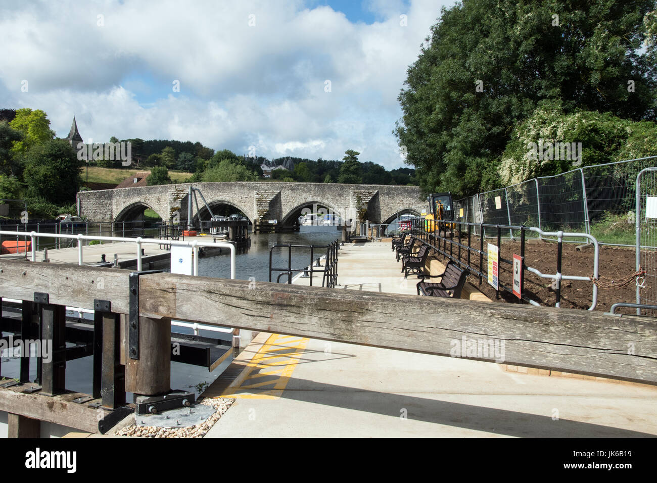 East Farleigh, Kent, UK Samstag, 22. Juli 2017. Das Schloss am East Farleigh am Fluss Medway, Kent öffnet nach acht Monaten Reparatur- und Wartungsarbeiten. Das Schloss wurde zur Flussschifffahrt während dieser Zeit geschlossen. Photo Credit: Hmimages / Alamy Live News Stockfoto