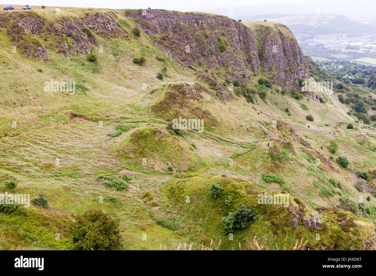 Cavehill, Belfast, UK. 22. Juli 2017. Hunderte von Freiwilligen gesucht Fehlende Herzinfarkt Mann, Dean McIlwaine im Cave Hill Country Park in Belfast. Unterstützt von Belfast City Council, Belfast Hügel zusammen mit Grundeigentümern, PSNI und Nordirland Landrover club Foto: Bonzo/Alamy Credit: Bonzo/Alamy Live News Stockfoto