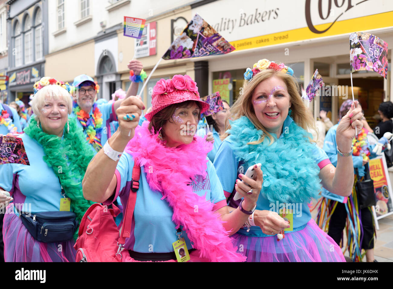 Hull, Yorkshire, UK., statt seine erste LGBT Parade heute durch die Straßen der Stadt zur Teilnahme Tausende entpuppen. Bildnachweis: Ian Francis/Alamy Live-Nachrichten Stockfoto