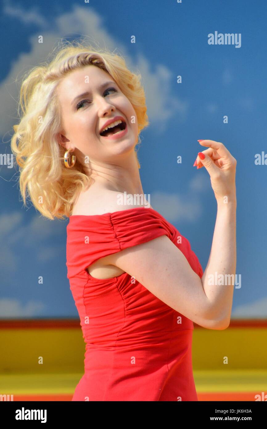 Sarah jane scott Fotos und Bildmaterial in hoher Auflösung Seite 2