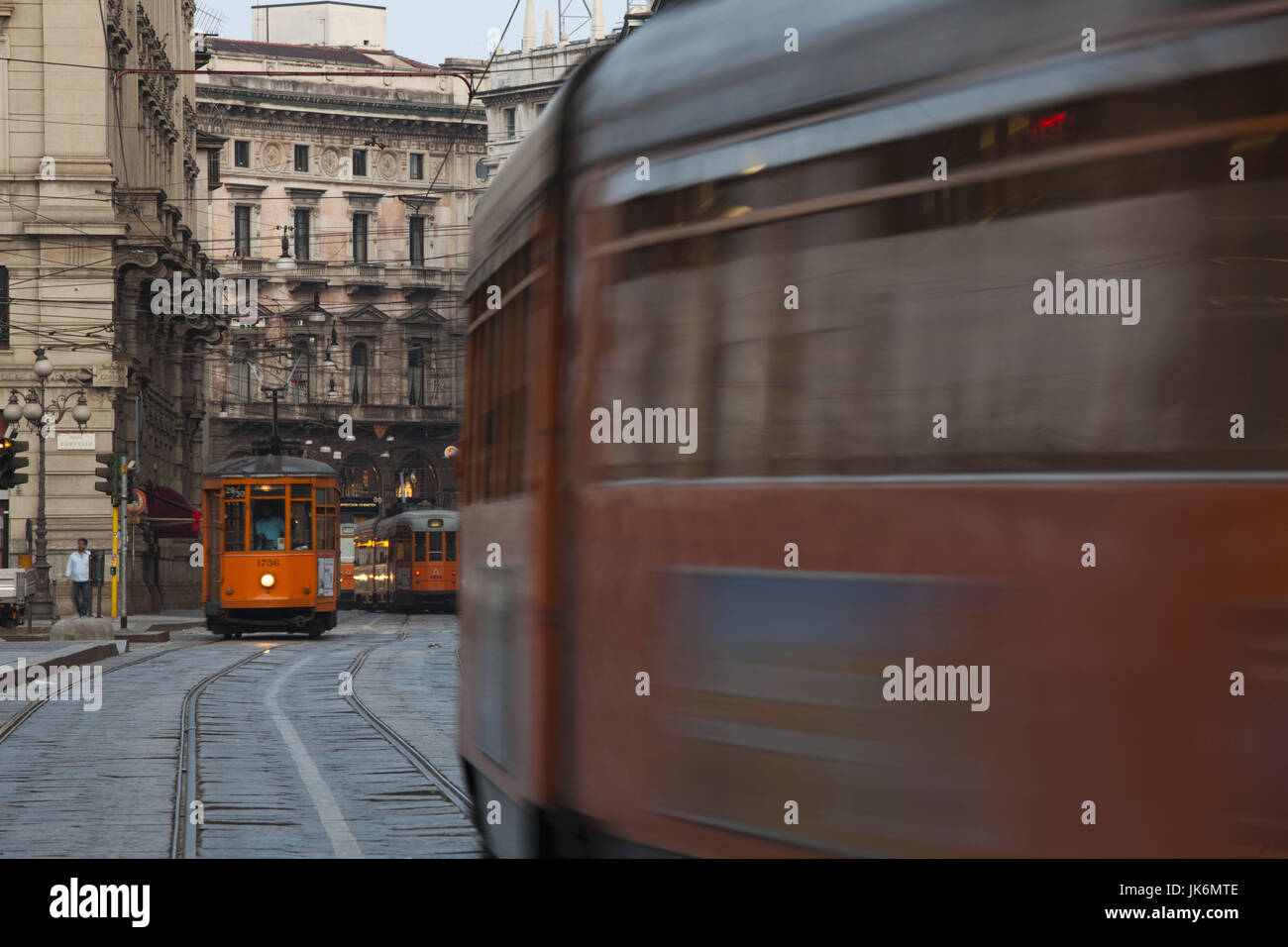 Italien, Lombardei, Mailand, Piazza Cordusio, Straßenbahnen Stockfoto