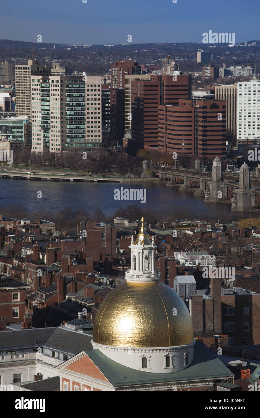 USA, Massachusetts, Boston, Massachusetts State House, Charles River und Longfellow Bridge, erhöhte Ansicht, tagsüber Stockfoto
