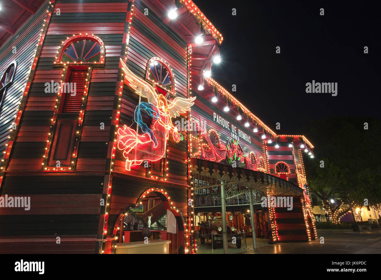 Puerto Rico, South Coast, Ponce, Plaza Las Delicias, Parque de Bombas, Feuerwache Museum, Abend Stockfoto