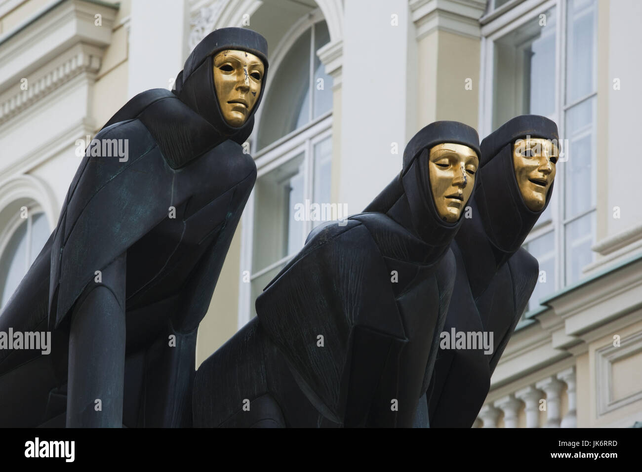 Litauen, Vilnius, drei Musen Skulptur auf Litauisch National Drama Theater Stockfoto