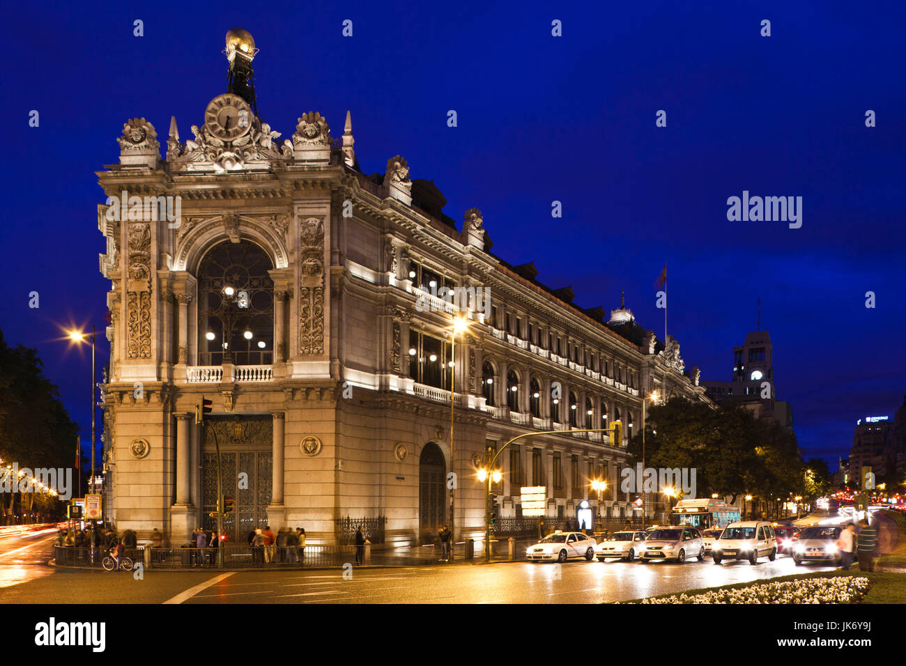 Spanien, Madrid, Plaza de Cibeles, Banco de España Gebäude, Dämmerung Stockfoto