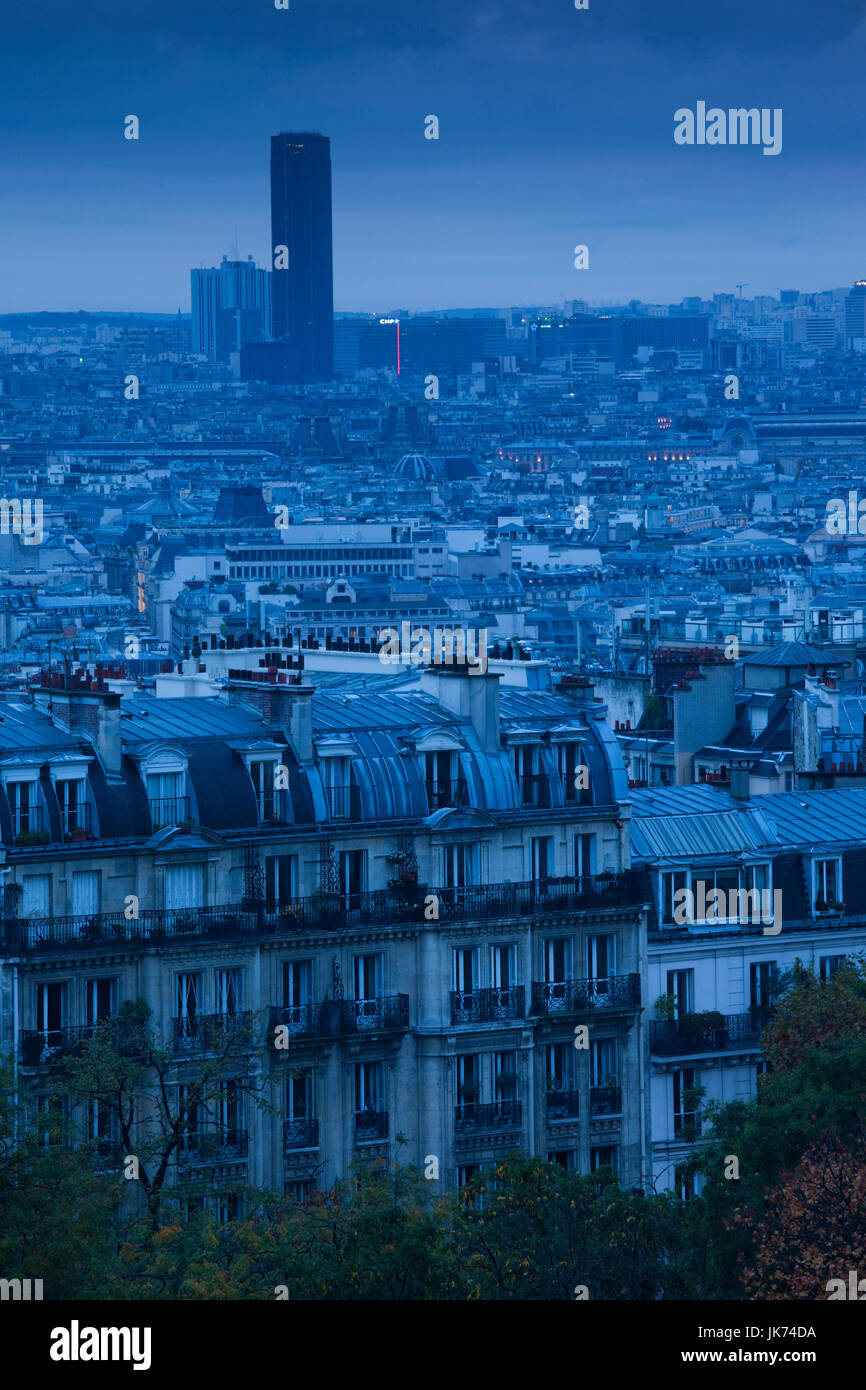 Frankreich, Paris, erhöhte Dawn Stadtansicht mit dem Tour Montparnasse-Turm vom Place du Sacre Coeur, dawn Stockfoto