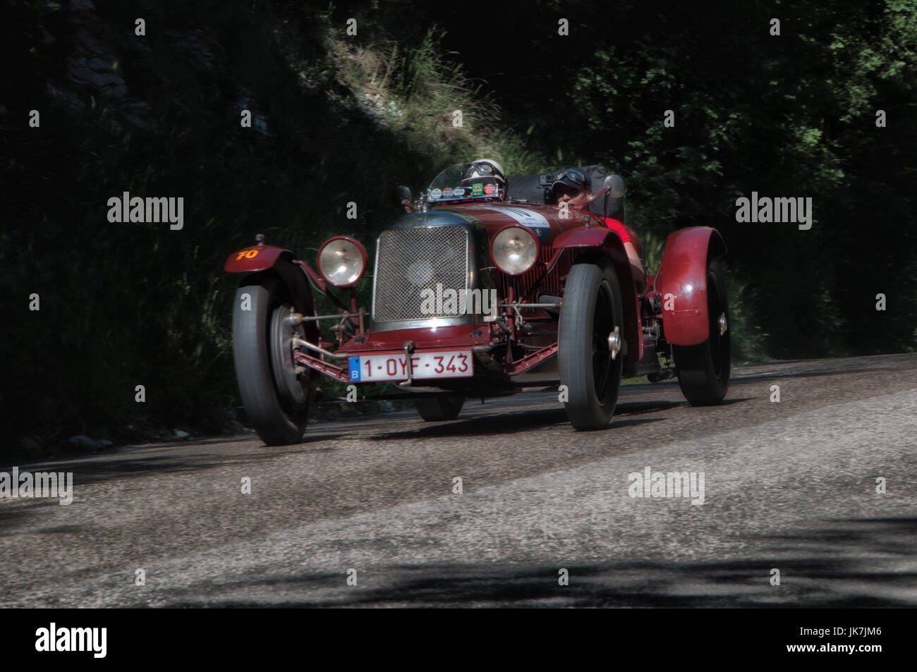 GOLA DEL FURLO, Italien - 19. Mai: O. M. 665 SUPERBA TORPEDO 1925 auf einem alten Rennwagen Rallye Mille Miglia 2017 die berühmte italienische historische Rennen (1927 Stockfoto