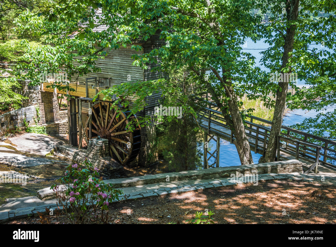 Die Grist Mill und Wasserrad im Stone Mountain Park in Atlanta, Georgia. (USA) Stockfoto