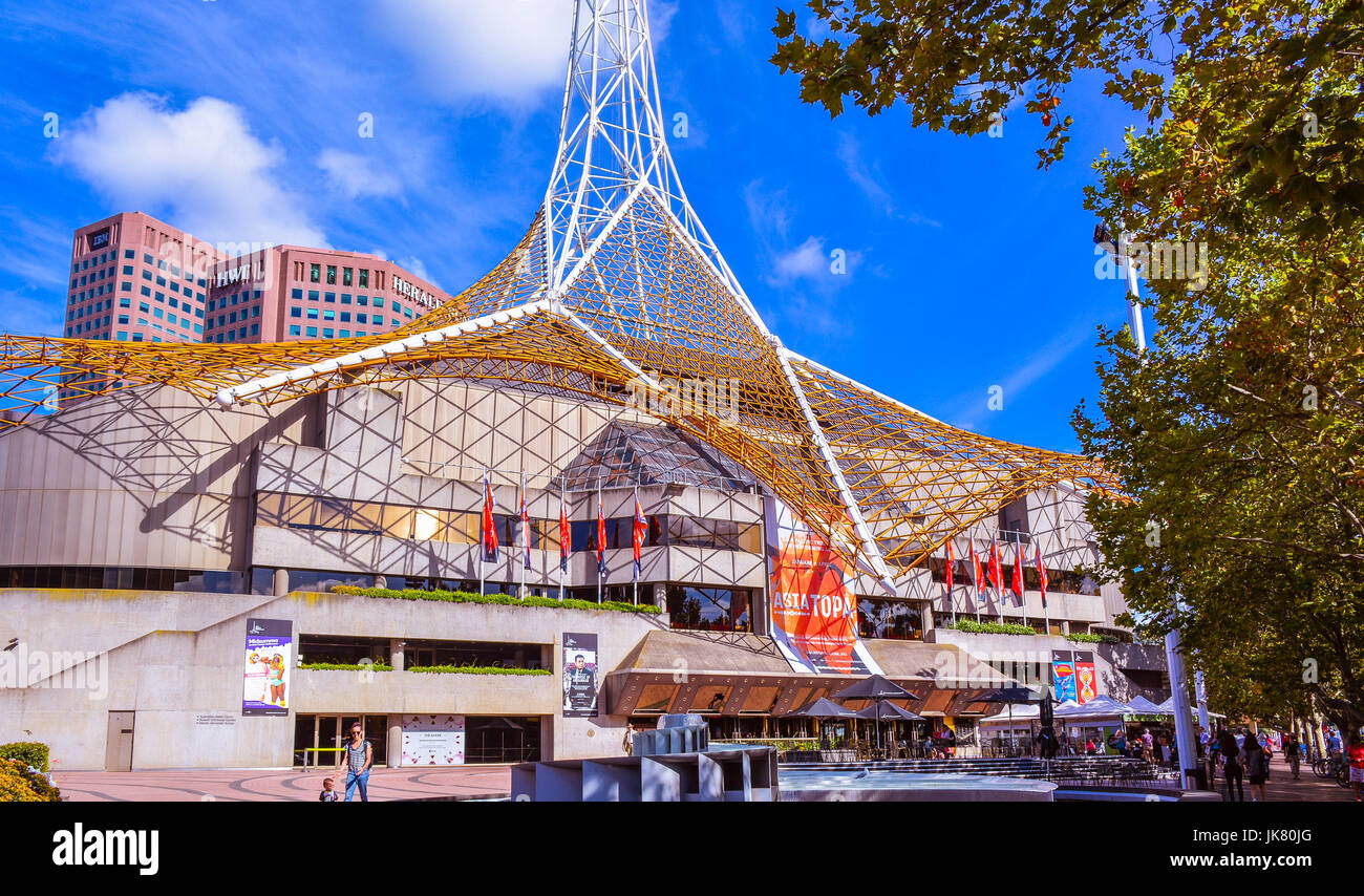 Arts Centre Melbourne, früher als Victorian Arts Centre. Es ist ein Zentrum für darstellende Kunst bestehend aus einem Komplex von Theatern und Konzerthallen. Stockfoto