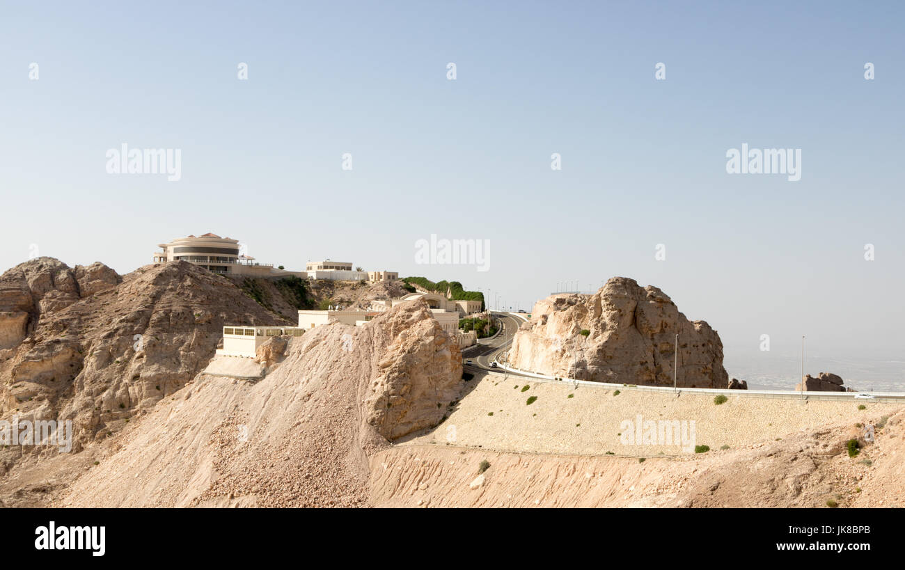 Berühmte Straße zum Berg Jebel Hafeet in Al Ain, Abu Dhabi, Vereinigte Arabische Emirate Stockfoto