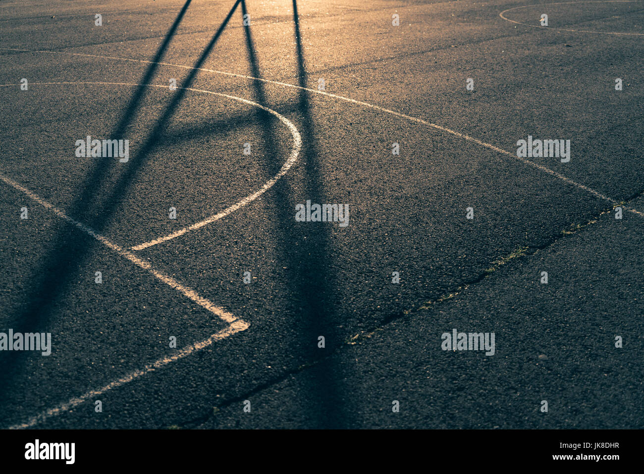 Nahaufnahme der Basketballplatz am goldenen Morgenlicht Stockfoto