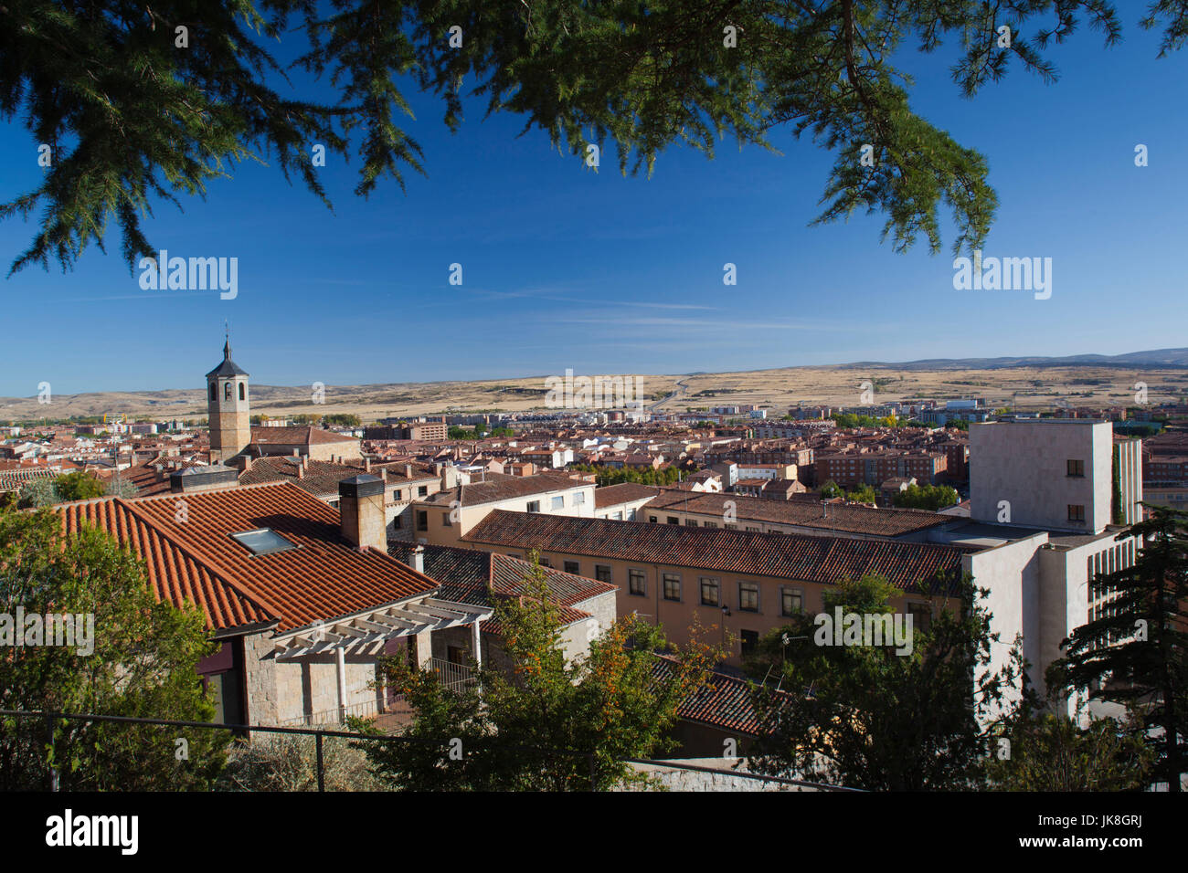 Spanien, Castilla y Leon Region, Provinz Avila, Avila, erhöhten Blick auf die Stadt vom Parque del Rastro Stockfoto