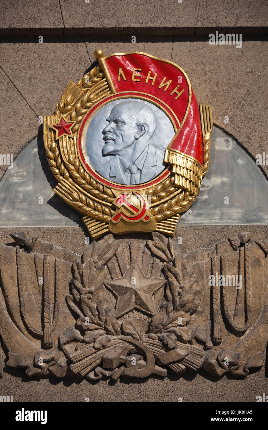 Sofiyskaya Square, Regierungsgebäude, Detail des Leninordens, Sowjet-Ära-Medaille für Heldentum, Weliki Nowgorod, Oblast Nowgorod, Russland Stockfoto