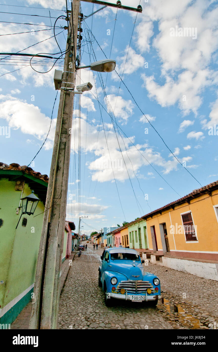 Amerikanische Oldtimer auf Seitenstraße in Trinidad Kuba Stockfoto