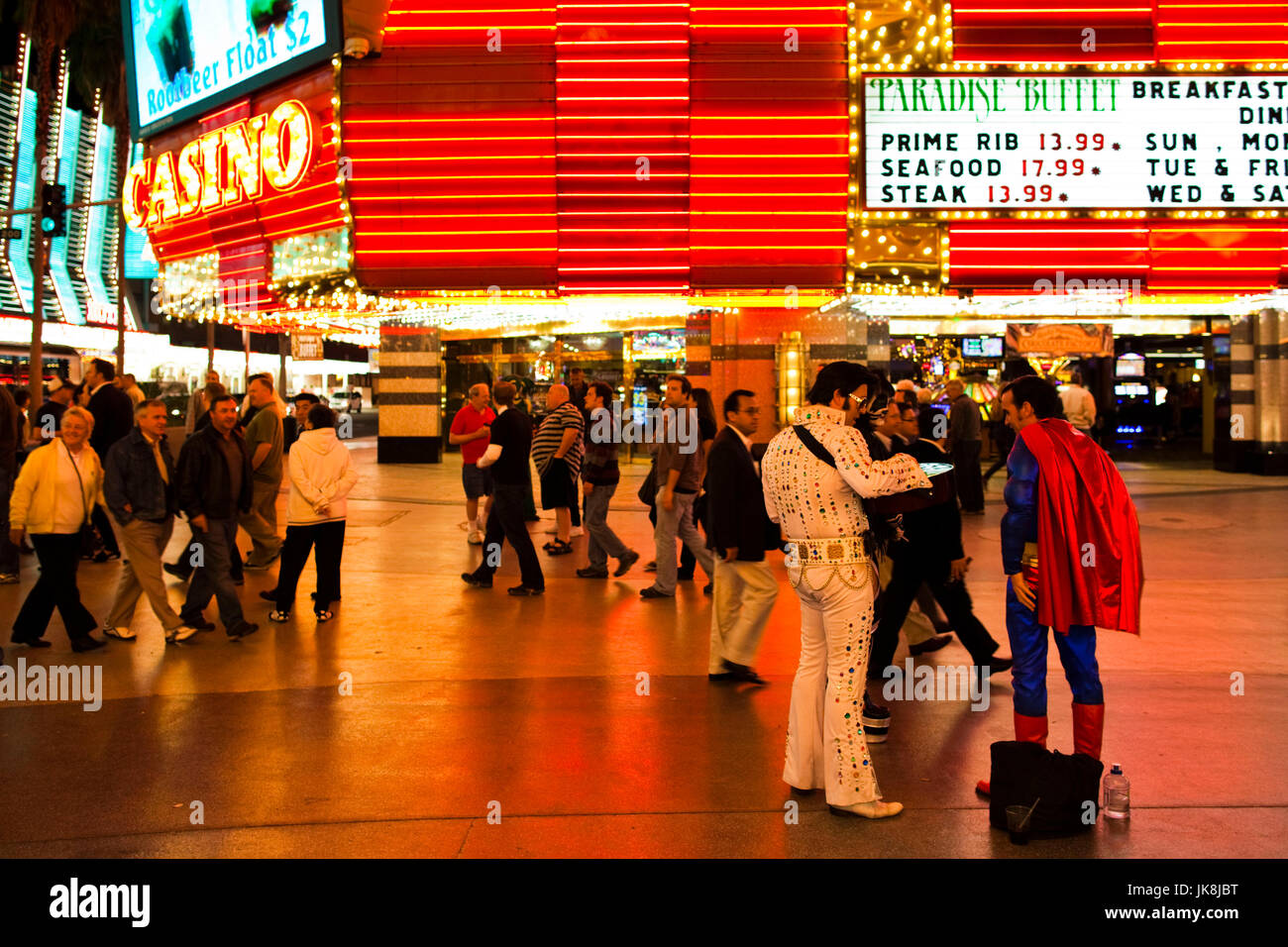 USA, Nevada, Las Vegas, Innenstadt, Fremont Street Experience, Elvis Presley und Superman, NR Stockfoto