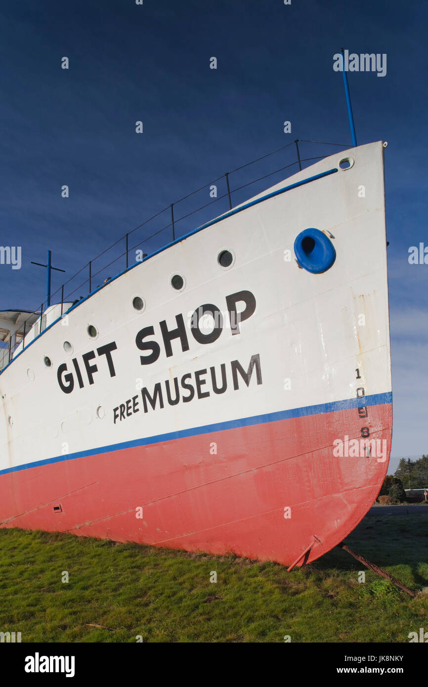 USA, Kalifornien, Nord-Kalifornien, North Coast, Smith River, Schiff an Land Geschenkeladen und museum Stockfoto