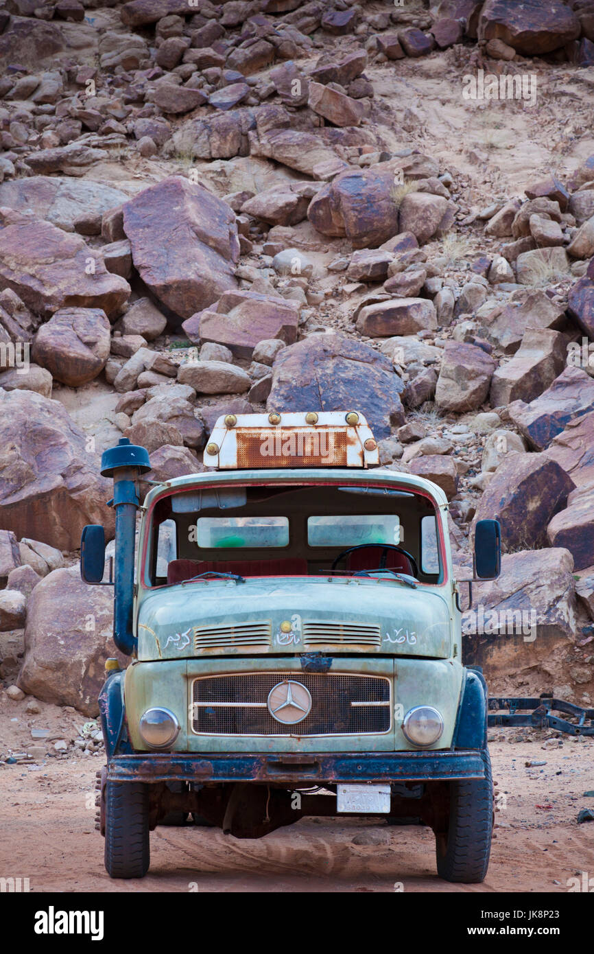 Jordan, Wadi Rum, Dorf Rum, alten Mercedes-Lkw Stockfoto