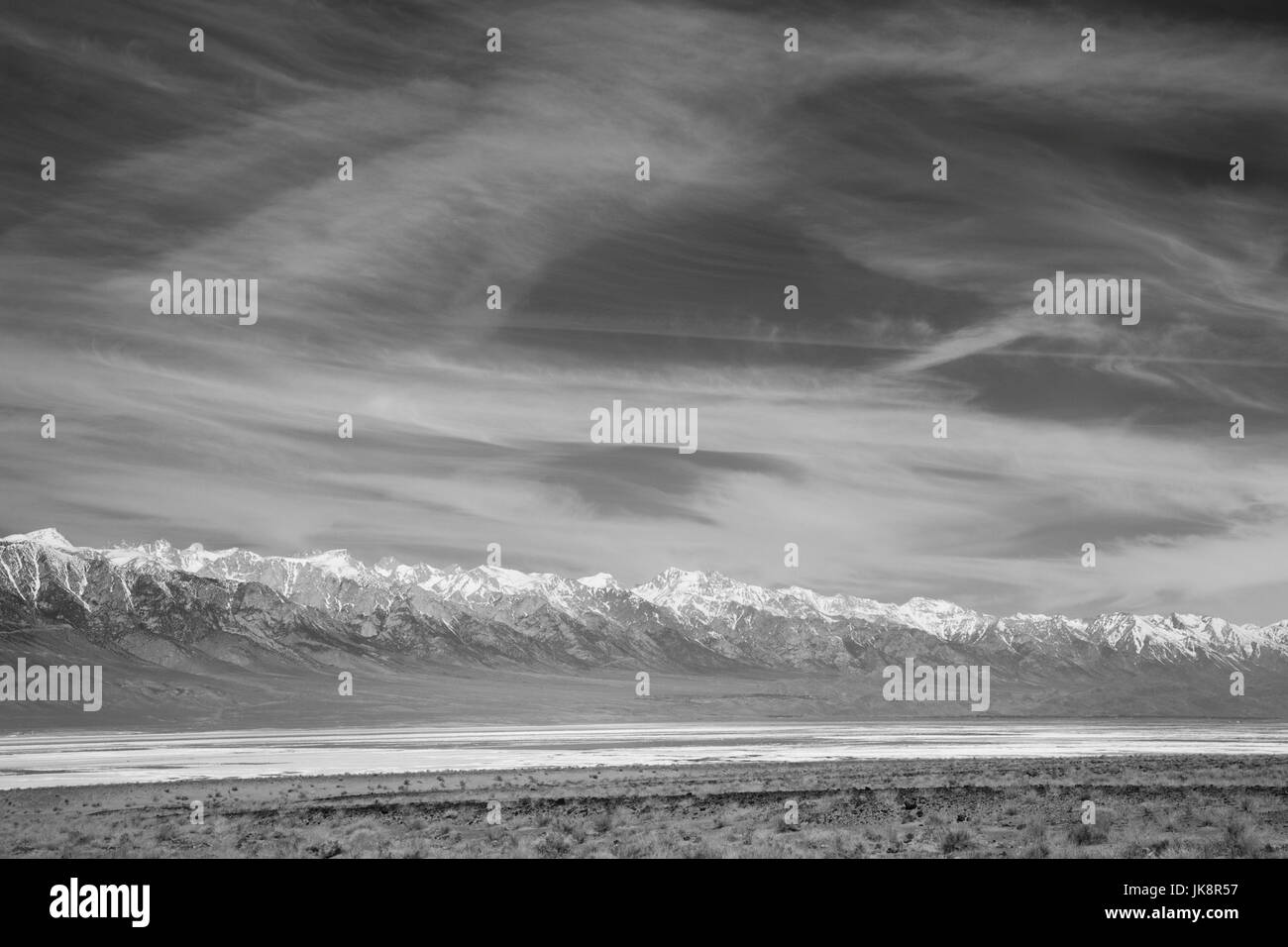 USA, Kalifornien Sierra Nevada Ostregion, Owens Valley, Keeler, Berglandschaft und die Salinen von Owens Lake Stockfoto