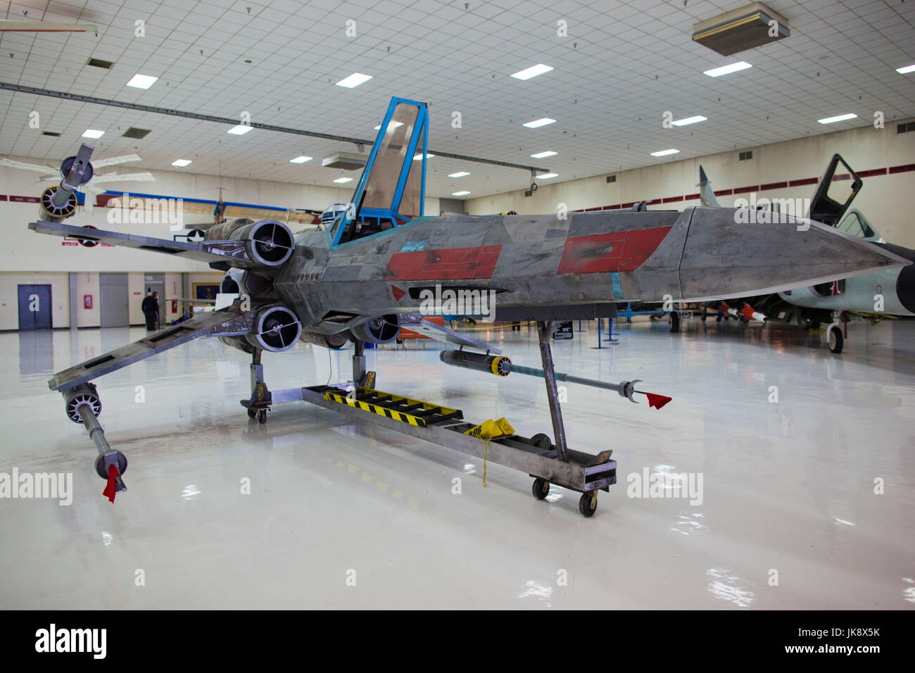 USA, Colorado, Denver, Flügel über dem Rockies, Air and Space Museum, Endwert Relplica von X-Wing Fighter aus Star Wars-Filmen Stockfoto