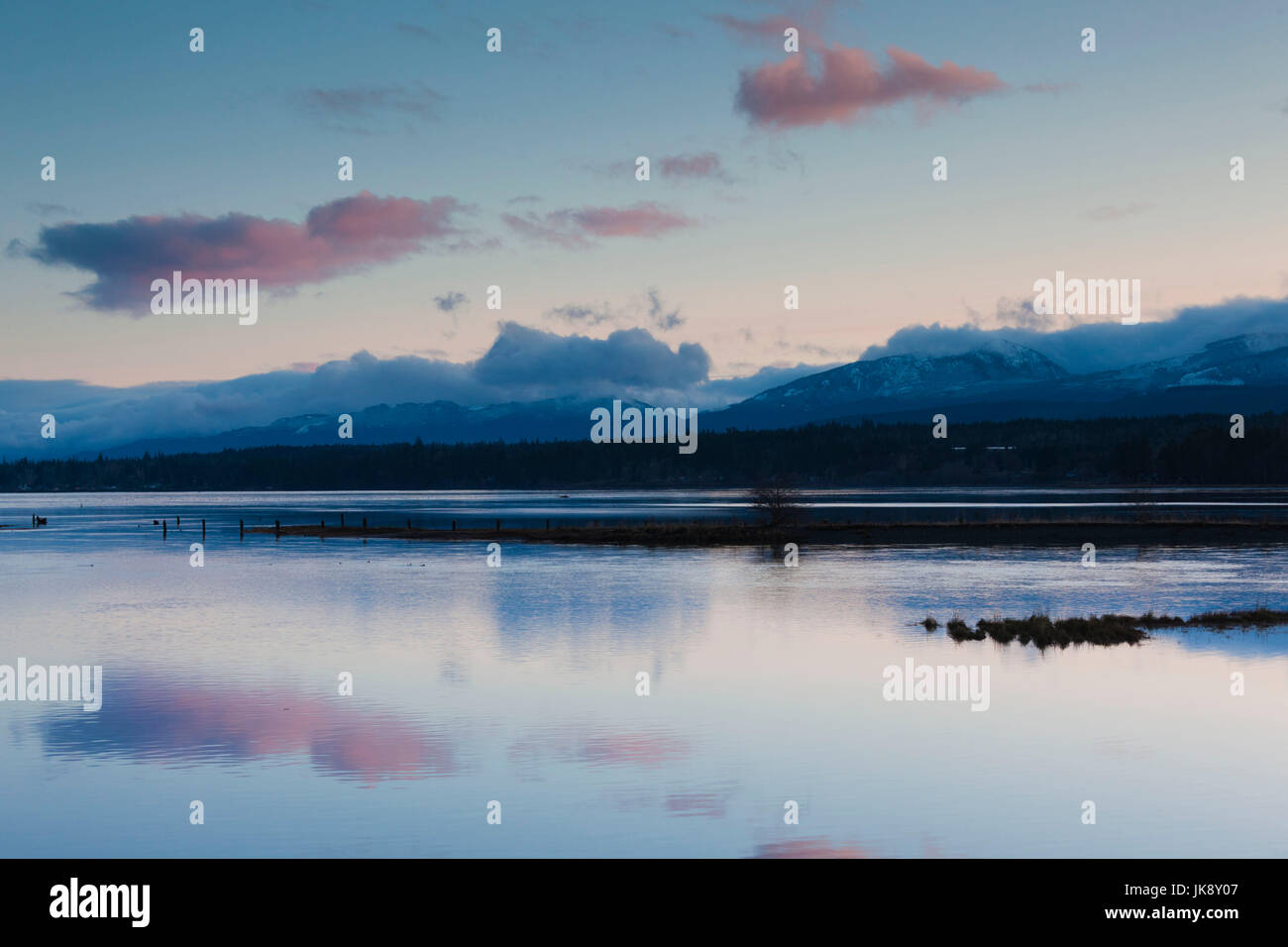 Kanada, British Columbia, Vancouver Island, Comox, Comox Harbour, Dämmerung Stockfoto