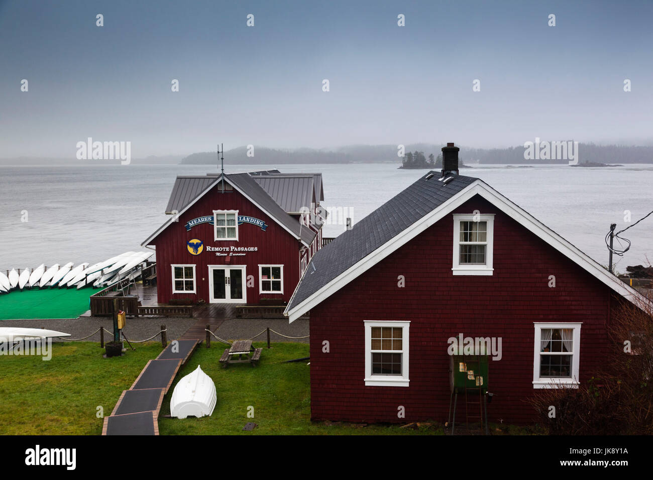 Kanada, British Columbia, Vancouver Island, Tofino, Waterfront Häuser Stockfoto