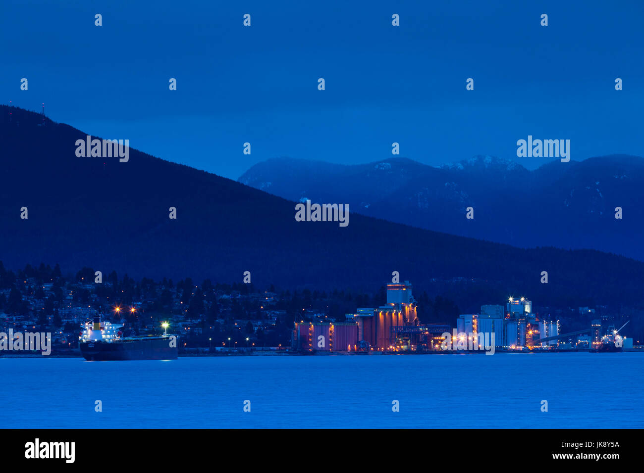 Hafen von Vancouver, Vancouver, Britisch-Kolumbien, Kanada zu dämmern Stockfoto