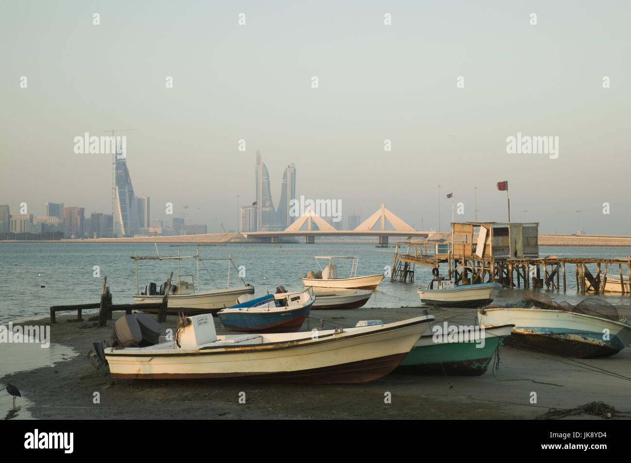 Bahrain, Insel Muharraq, Hafen, Boote, Aussicht, Hintergrund, Manama, Skyline, Brücke, Dämmerung, Stockfoto