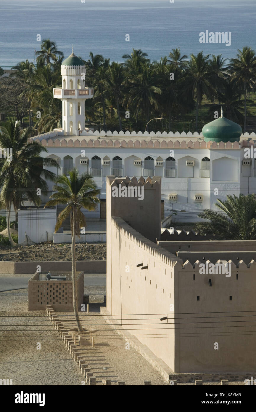 Oman, Region Dhofar, Taqah, Fort, Palmen, Meer, Stockfoto