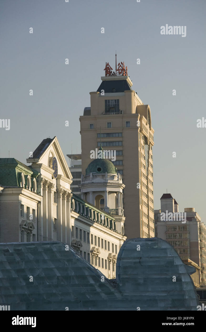 China, Heilongjiang, Harbin, Neustadt, Fachzeitung, Hochhäuser, Zhongyang Dajie, Abendlicht, Stockfoto