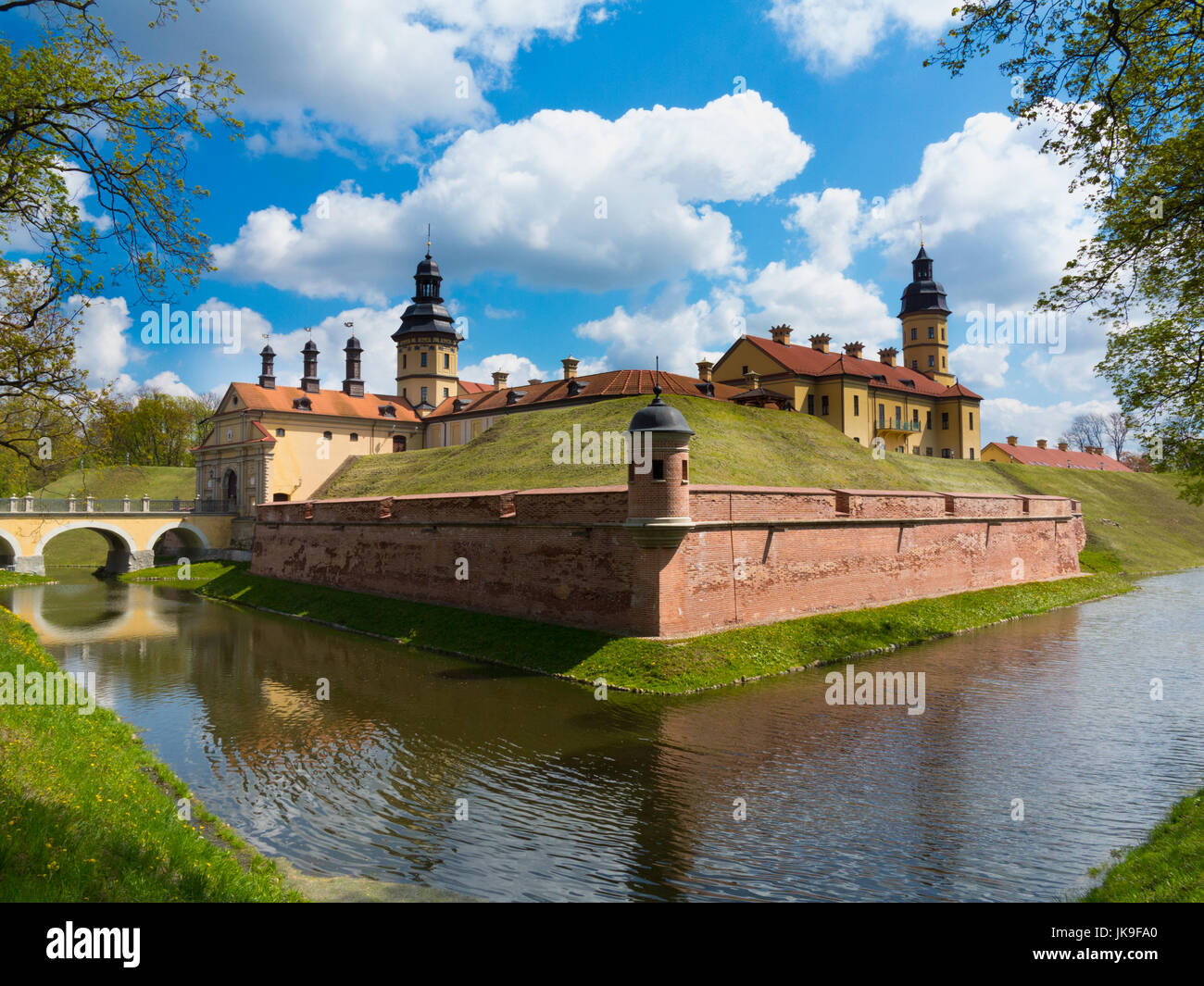 Radziwill Familie Magnat Eigenschaft Niasvizh Schloss im Frühjahr, Belarus, Europa Stockfoto