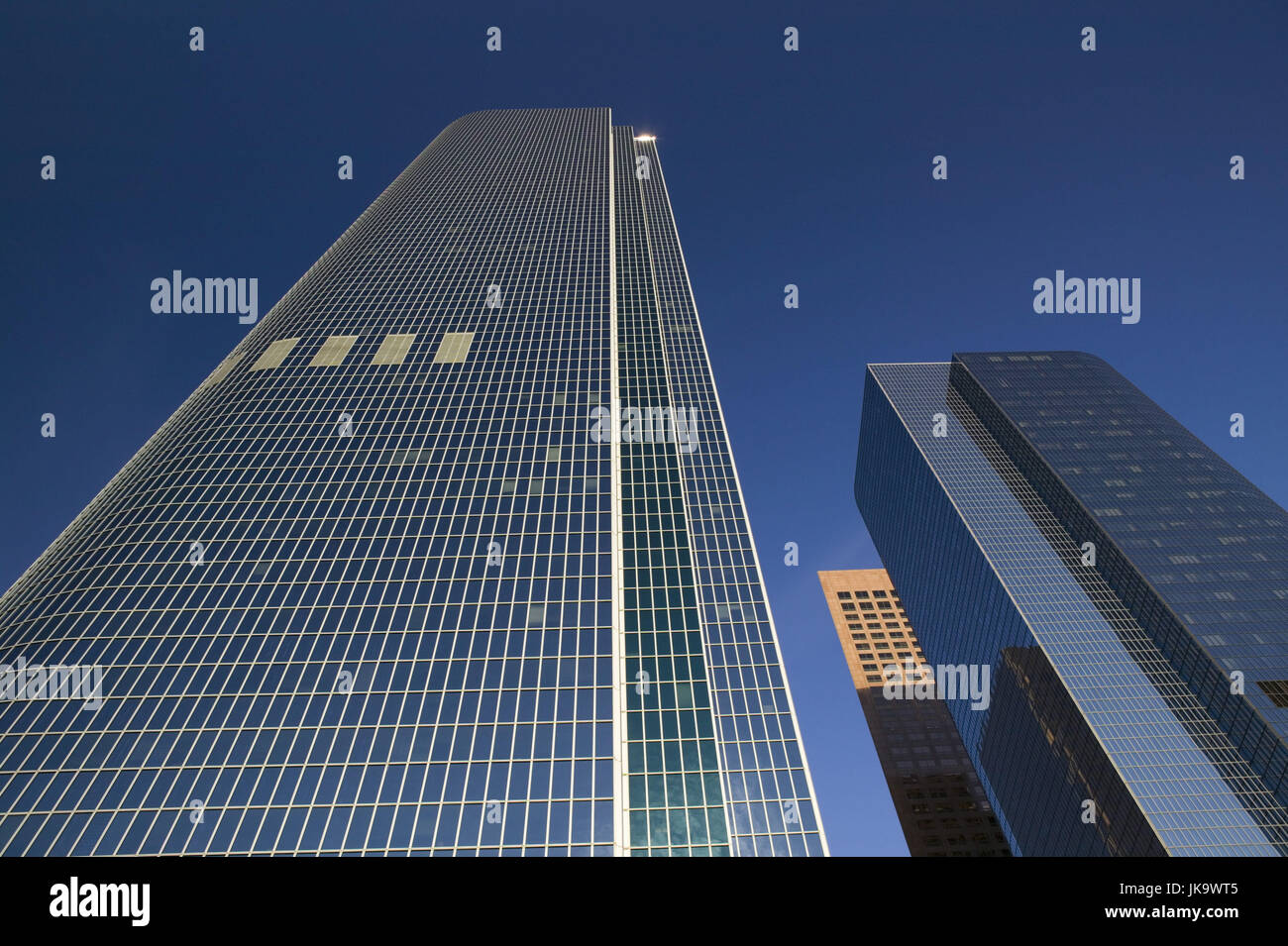 USA, Kalifornien, Los Angeles, Innenstadt, California Plaza, Wolkenkratzer, von unten, Himmel, Stadt, Großstadt, Weltstadt, Fachzeitung, Hochhäuser, Bürogebäude, Bürohochhäuser, Niemand, Stockfoto