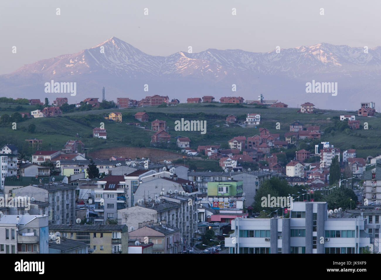 Kosovo, Prishtina, Stadtzentrum, Umgebung, Ausblick, Berge, Dämmerung, Stockfoto