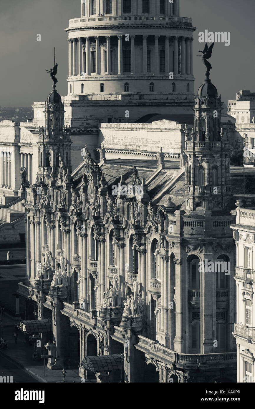 Kuba, Havanna, erhöhten Blick auf die Stadt in Richtung dem Capitolio Nacional, morgen mit El Teatro De La Habana Theater, morgen Stockfoto