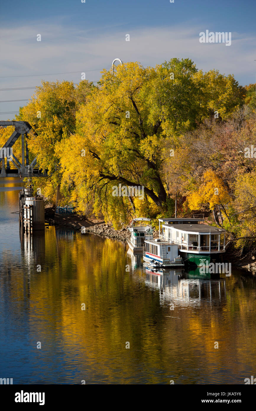 USA, Minnesota, Minneapolis, Mississippi Fluss Hausboote, Herbst Stockfotografie Alamy