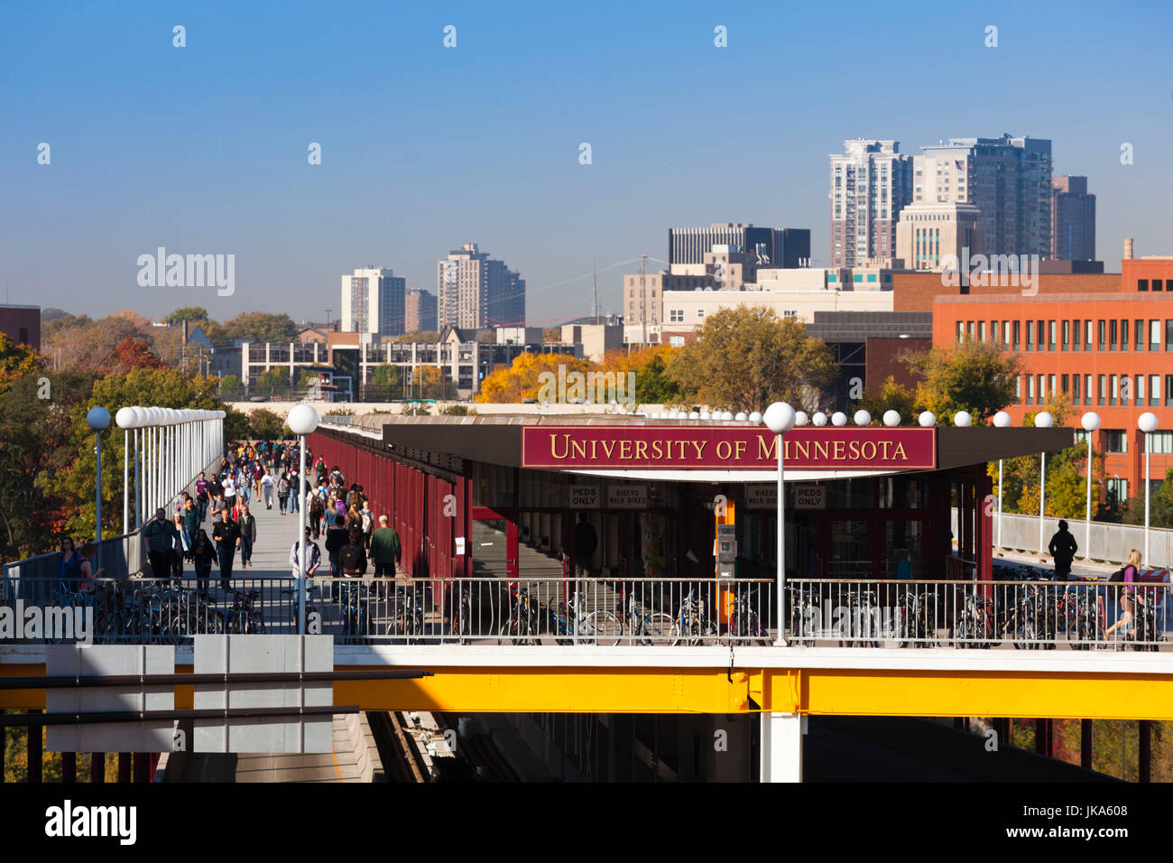 USA, Minnesota, Minneapolis, Skyline von der University of Minnesota Stockfoto