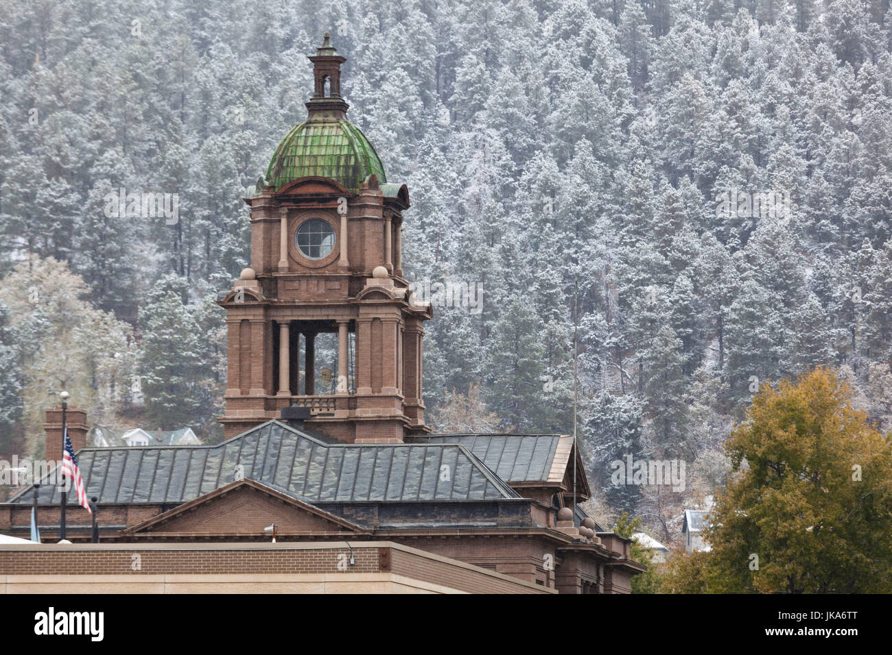 USA, South Dakota, Black Hills National Forest, Deadwood, Lawrence County Courthouse, winter Stockfoto