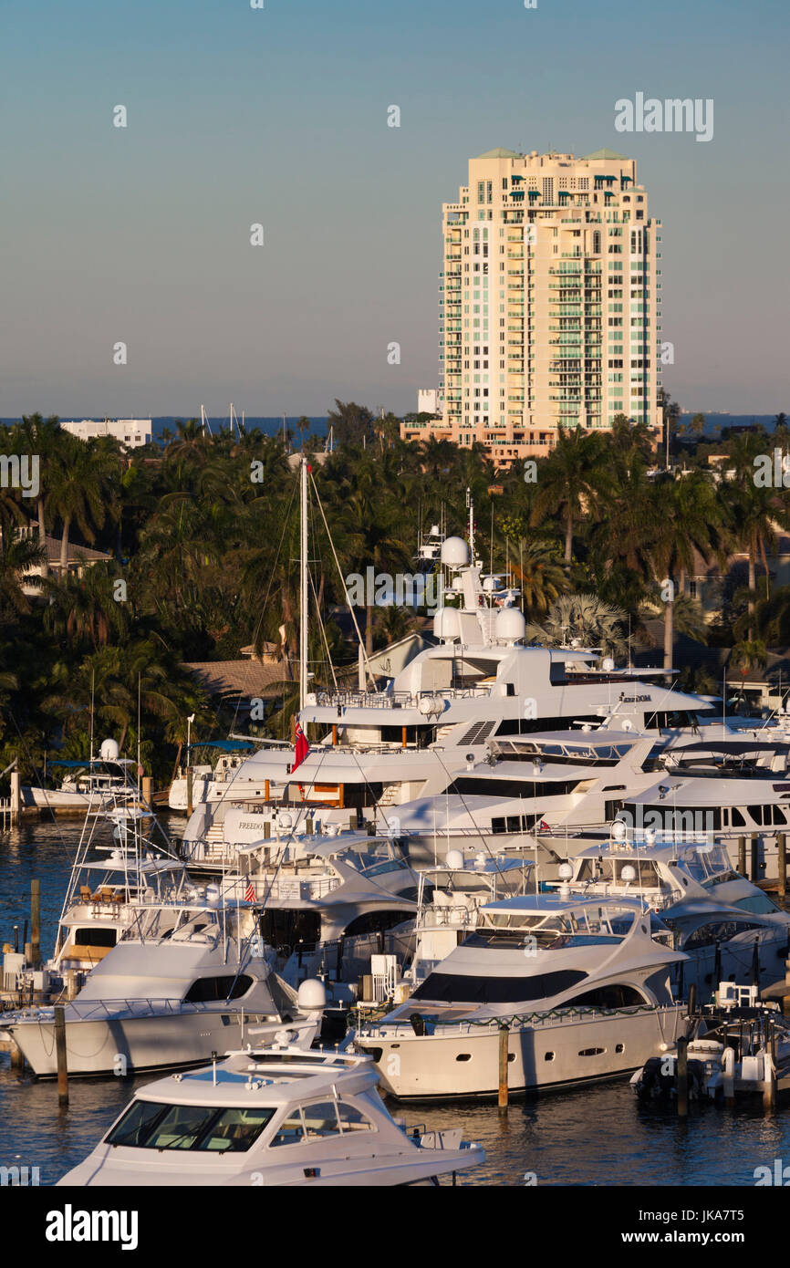 USA, Florida, Fort Lauderdale, Stadtansicht von Intercoastal Waterway mit Yachten Stockfoto