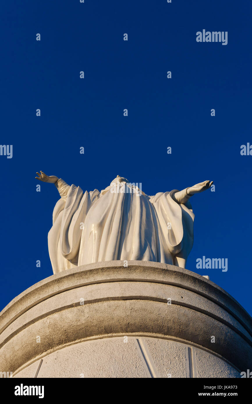 Chile, Santiago, Cerro San Cristobal hill, Virgen De La Immaculada Concepcion Statue, Sonnenuntergang Stockfoto