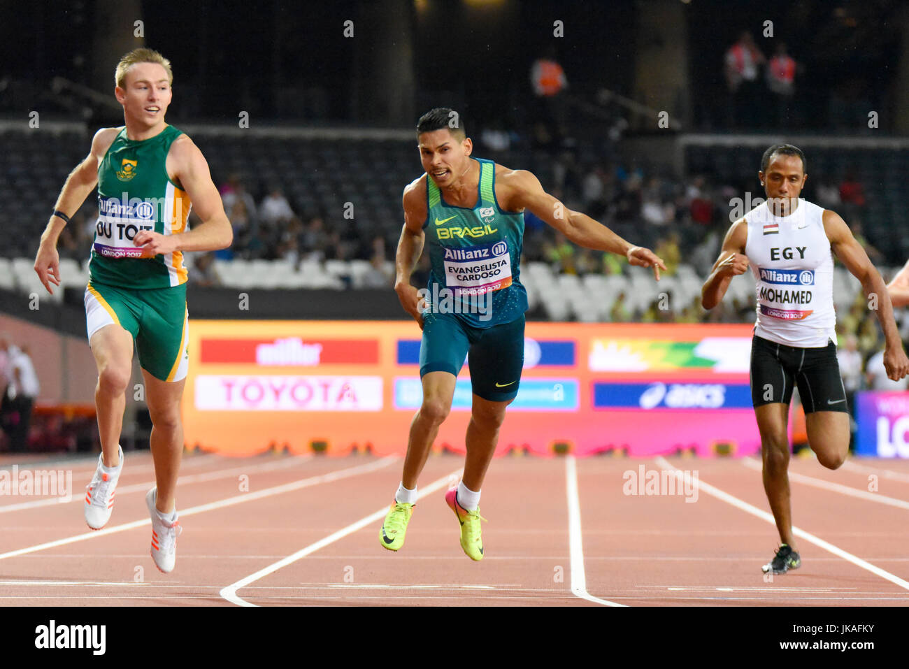 Charl Du Toit im 200 Meter T37 Para der Leichtathletik-Weltmeisterschaft in London Olympia Stadion 2017 zu gewinnen. Mateus Evangelista Cardoso zweite Stockfoto