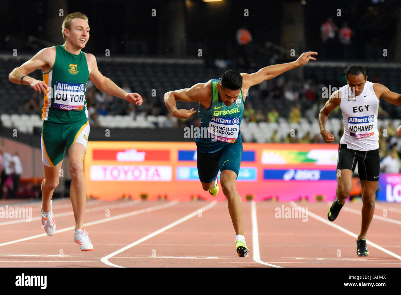 Charl Du Toit im 200 Meter T37 Para der Leichtathletik-Weltmeisterschaft in London Olympia Stadion 2017 zu gewinnen. Mateus Evangelista Cardoso zweite Stockfoto