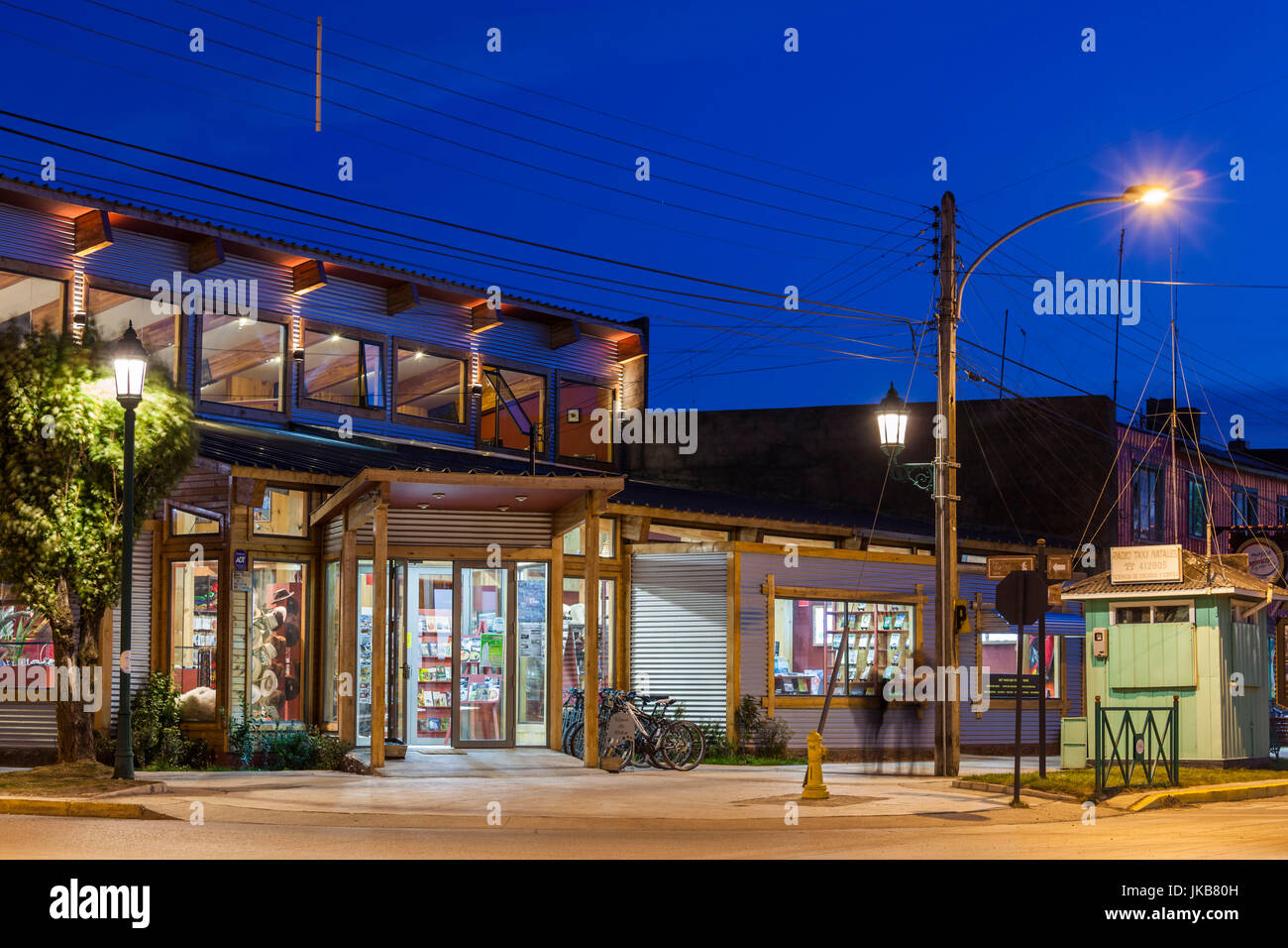 Chile, Magallanes Region Puerto Natales, Straßenansicht, Dämmerung Stockfoto