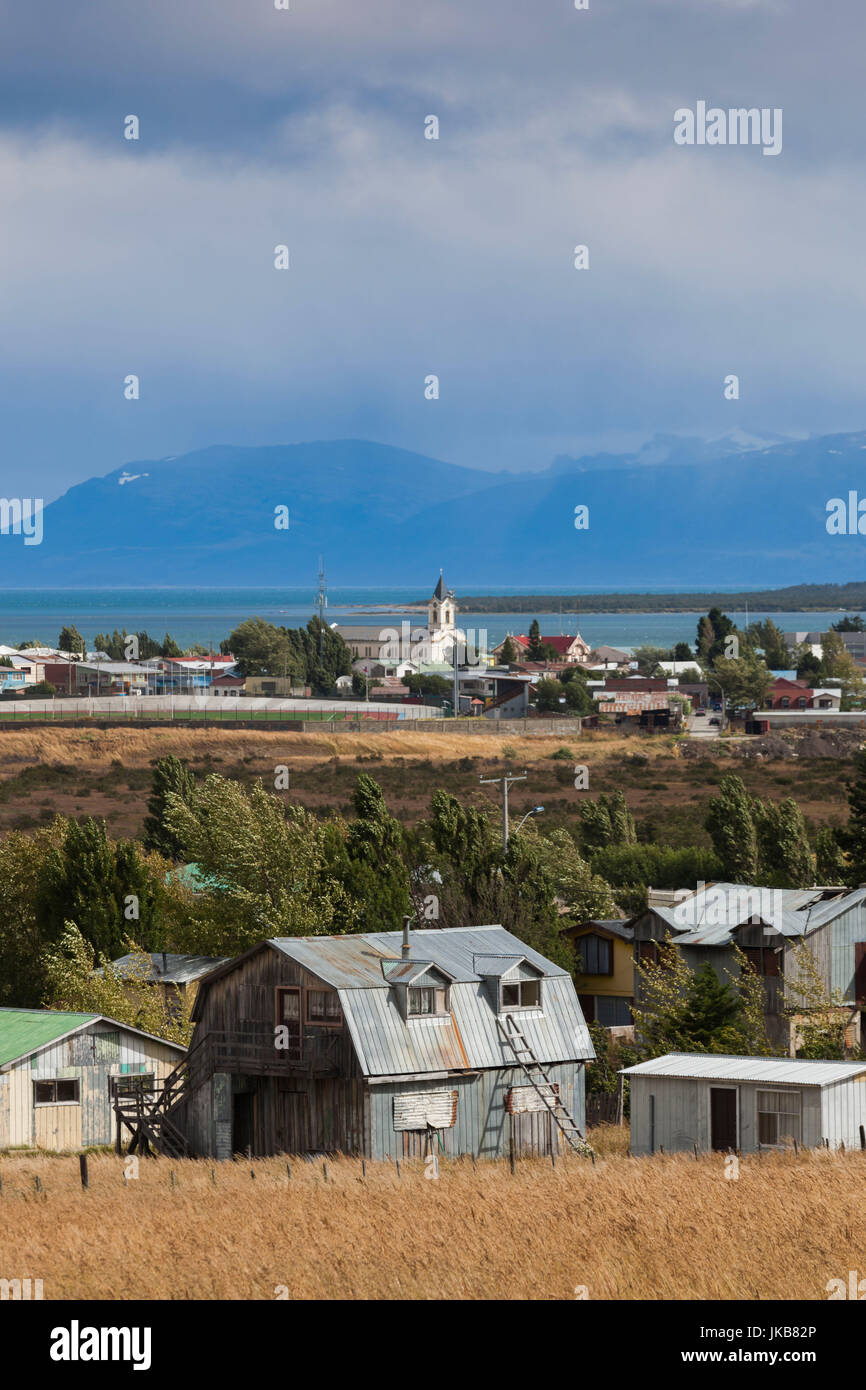 Chile, Magallanes Region Puerto Natales, erhöhten Blick auf die Stadt Stockfoto