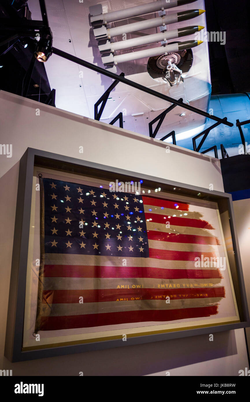 National Museum of the Marine Corps, die tatsächliche US-Flagge auf Iwo Jima Berg Suribachi, Dreieck, Virginia, USA Stockfoto