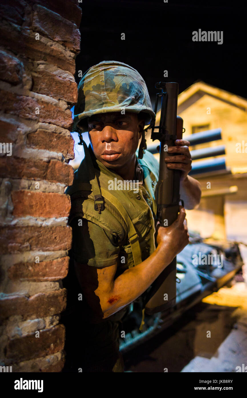 National Museum of the Marine Corps Vietnam Krieg-Ära Diorama des schwarzen Marine-Soldaten mit Granatwerfer während Schlacht von Hue, Dreieck, Virginia, USA Stockfoto